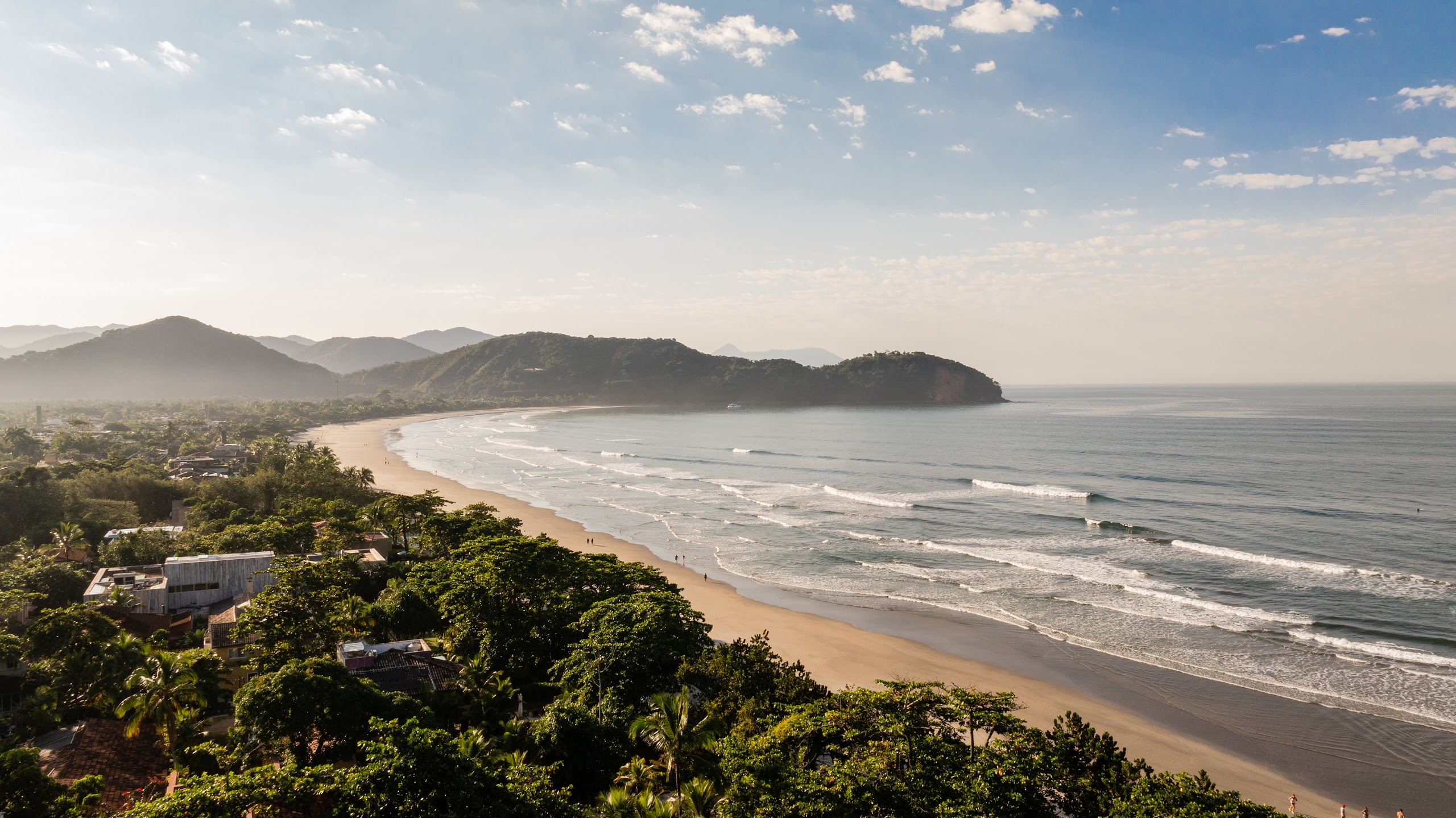 Enseada da Praia da Baleia vista do alto